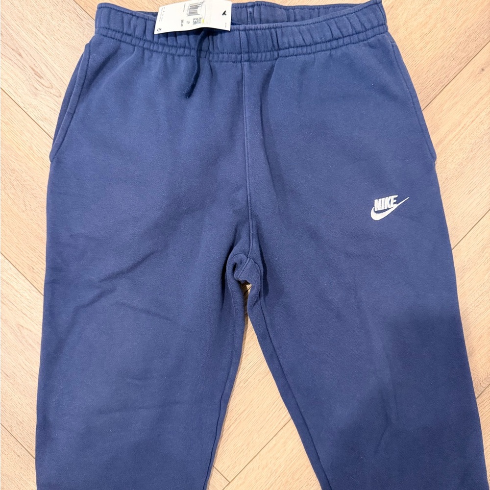 Nike men’s Medium Navy Jogger Pants - Picture 3 of 5
